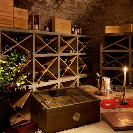 Chateau De La Caze 호텔 4*