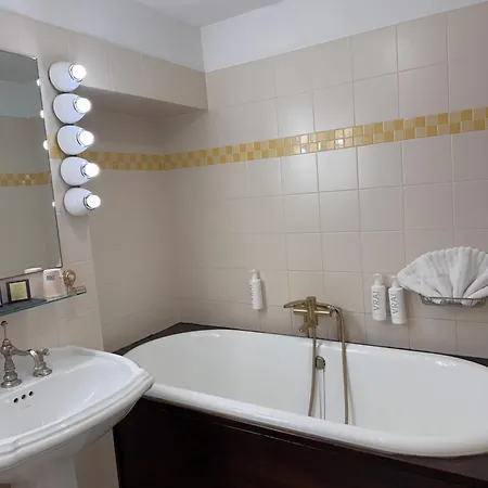 Château De La Caze Piscine&spa - Ste Enimie 4* Sainte-Énimie