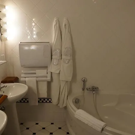 Chateau De La Caze 호텔 4*